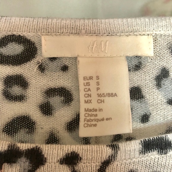 H&M Gray Leopard Print sweater - Picture 5 of 5